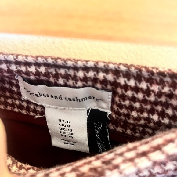 Cupcakes and Cashmere Maroon Houndstooth Wool Blend Mini Skirt NWT Size 6 - Picture 3 of 9